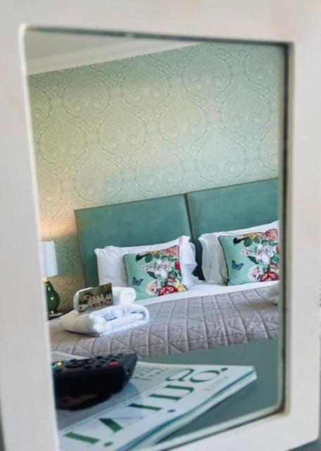 Twin Room with Private Bathroom image 4