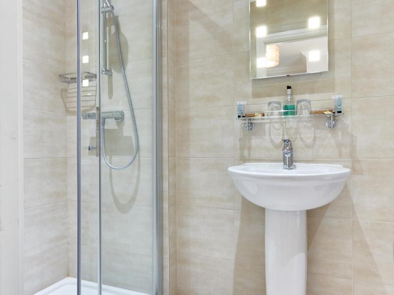 Double Room with Private Bathroom image 4