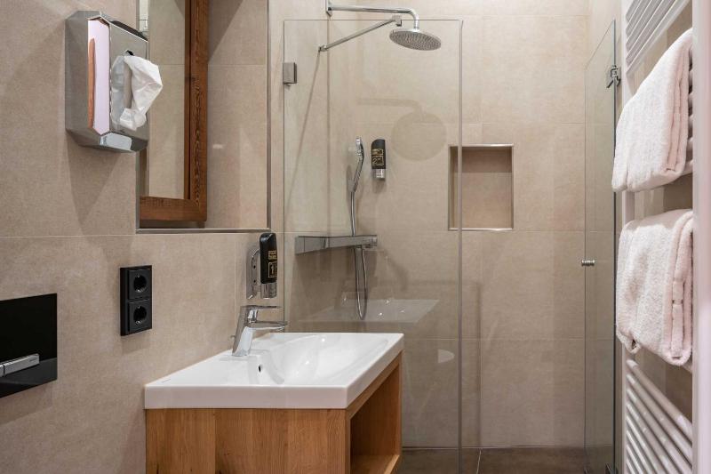 Deluxe Double Room image 4