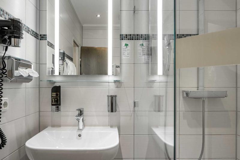 Double Room image 3