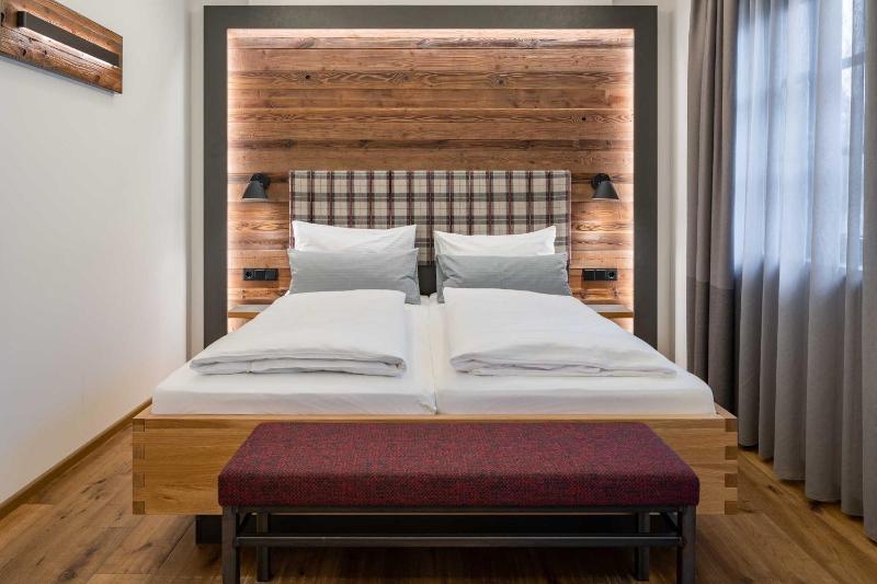 Deluxe Double Room image 3
