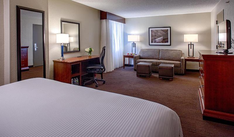 Deluxe King Room image 3