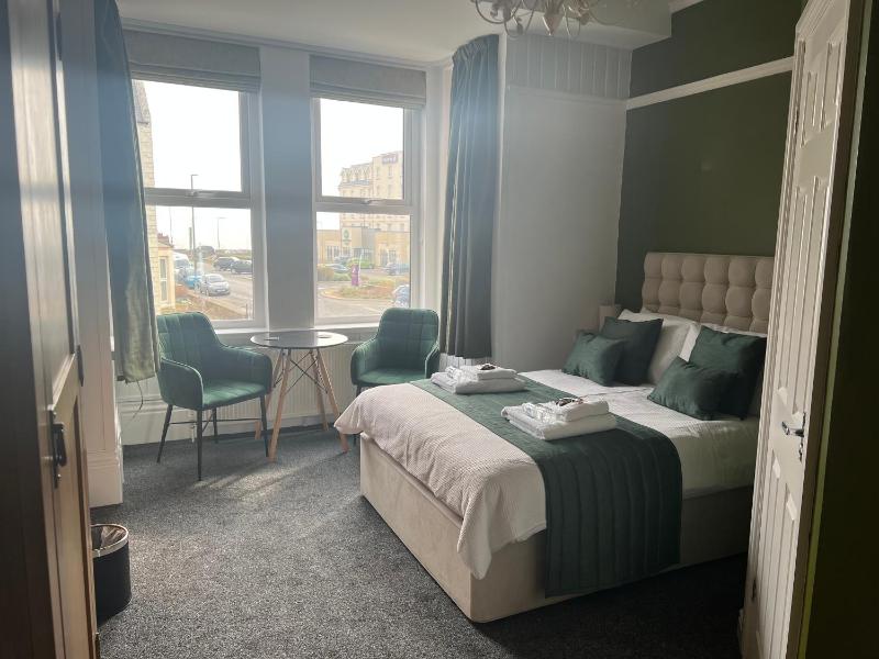 Deluxe Double Room with Side Sea View image 1