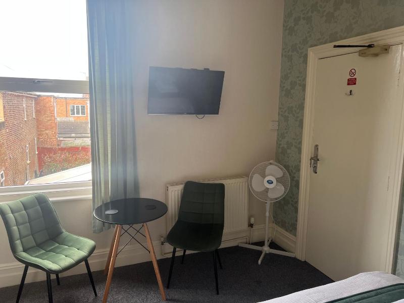 Standard Double Room image 3