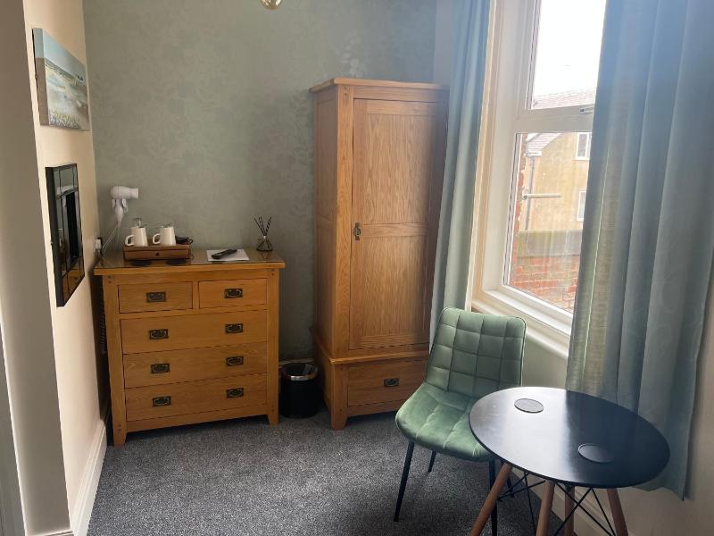 Standard Double Room image 4