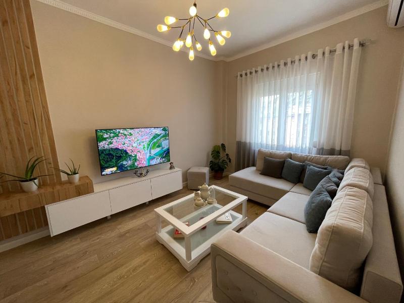 Joni & Joy Center Apartment - image 13