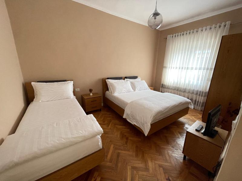 Joni & Joy Center Apartment - image 11
