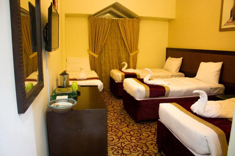 Quadruple Room image 3