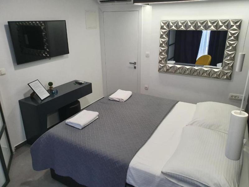 Deluxe Double Room image 3