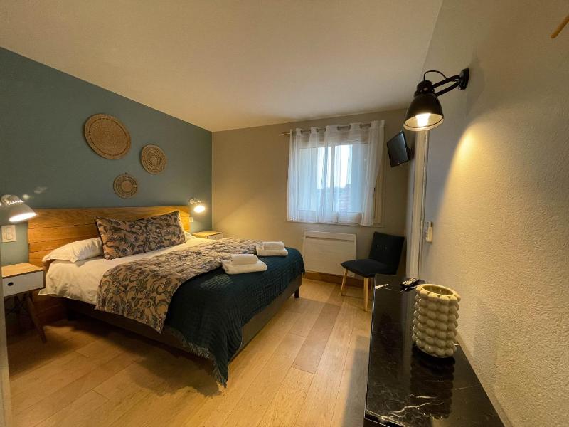 Double Room with Shower - Valley View image 3