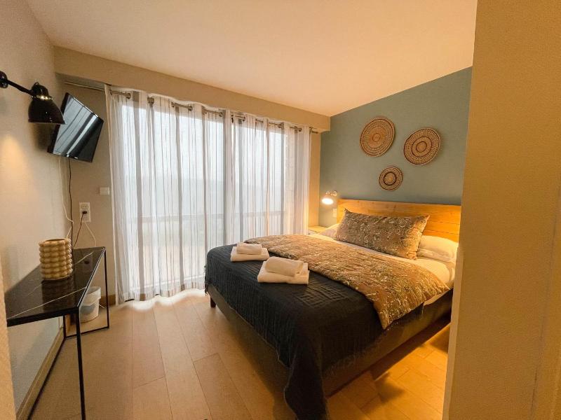 Double Room with Shower - Old City View image 4
