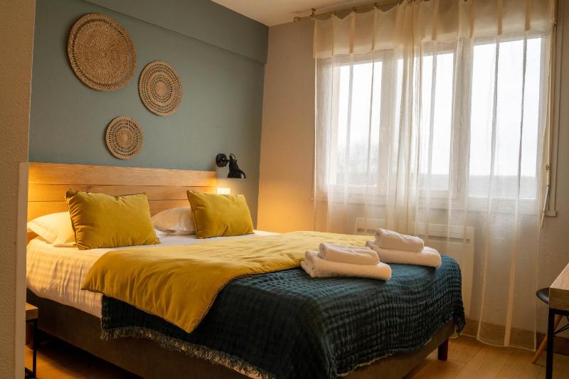 Double Room with Shower - Valley View image 4