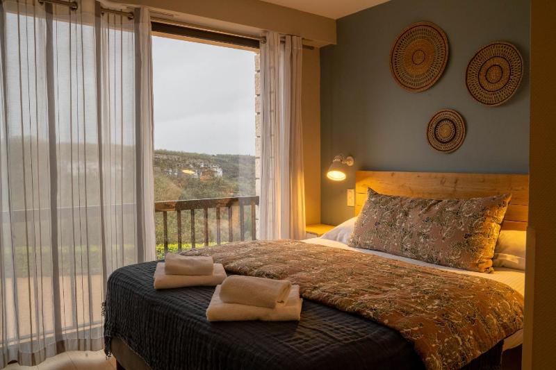 Double Room with Bath - Old City View image 2