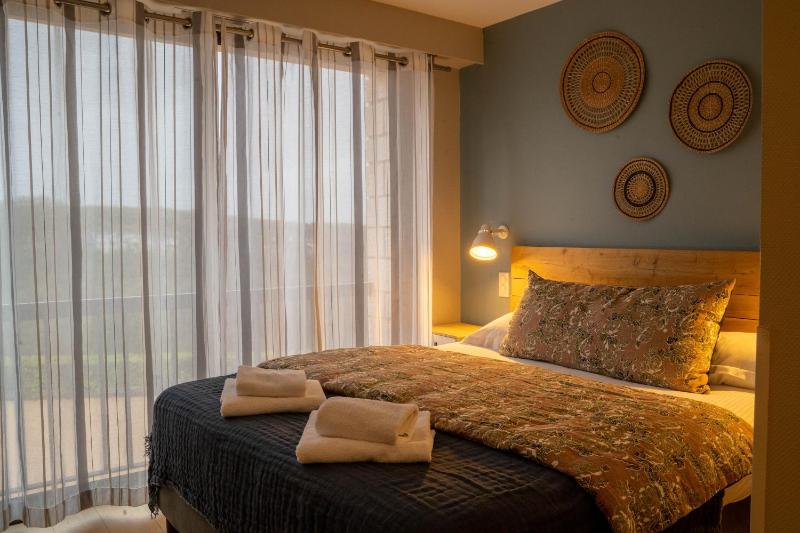 Double Room with Bath - Old City View image 3