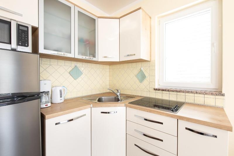 One-Bedroom Apartment image 1