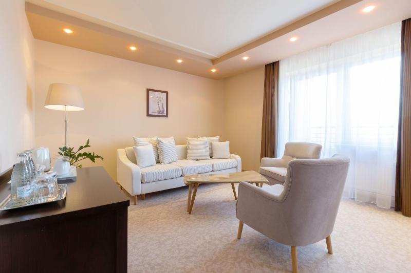 Apartment with Mountain View image 1
