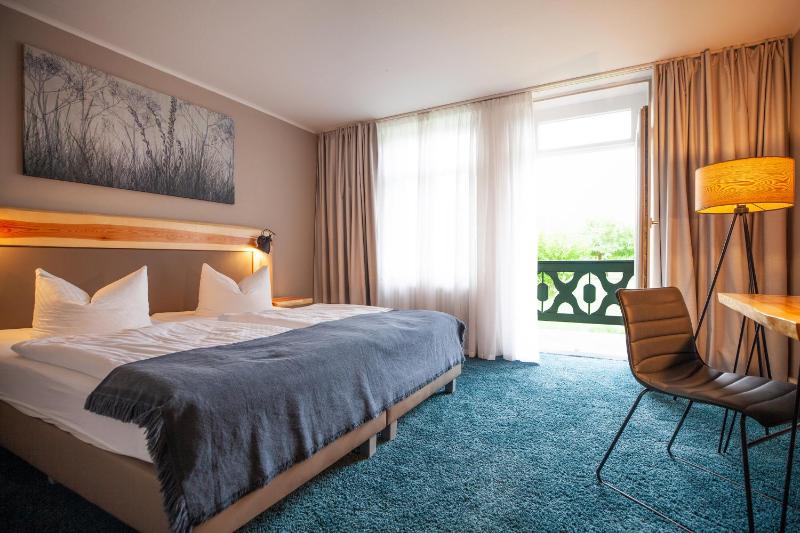 Double Room with Balcony image 4