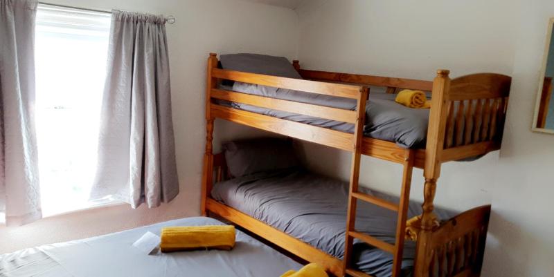 Family Room with Shower image 3