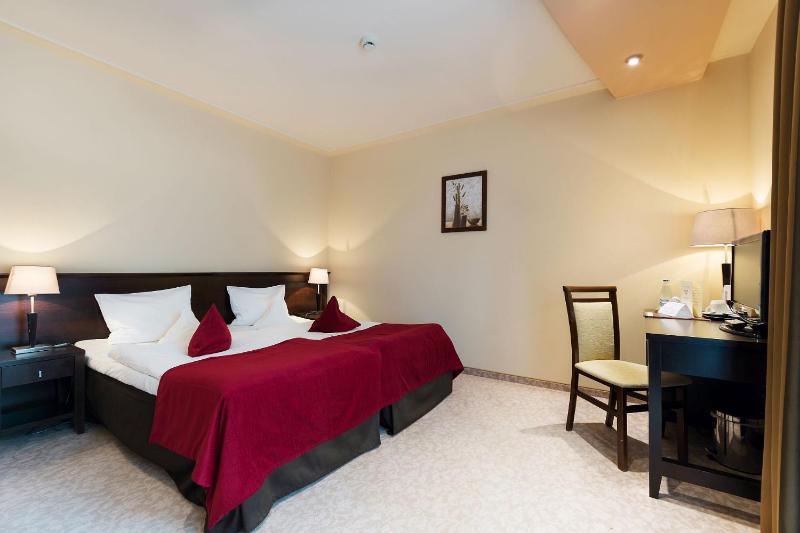 Standard Double Room image 4