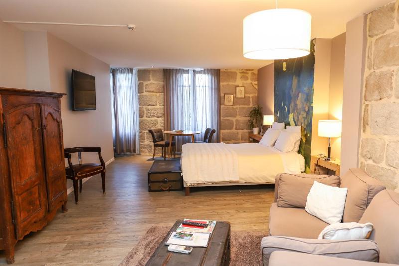 Deluxe Suite image 2