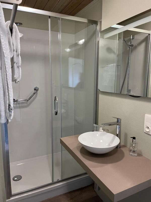 Single Room with Private Bathroom image 2