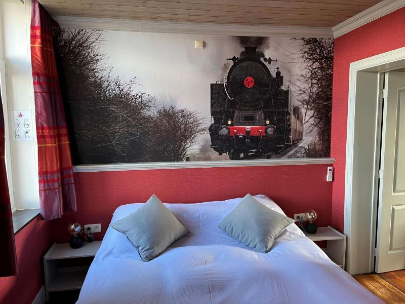 Small Double or Twin Room image 3