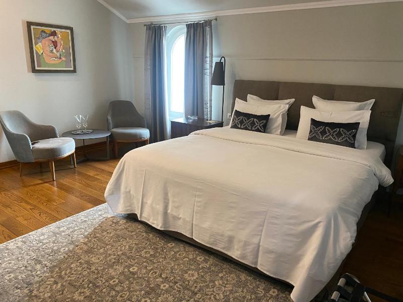 Deluxe Double Room with City View image 1