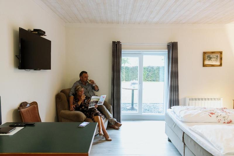 King Room with Garden View image 2