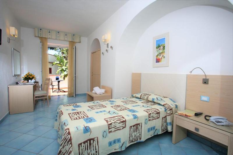 Single Room image 3