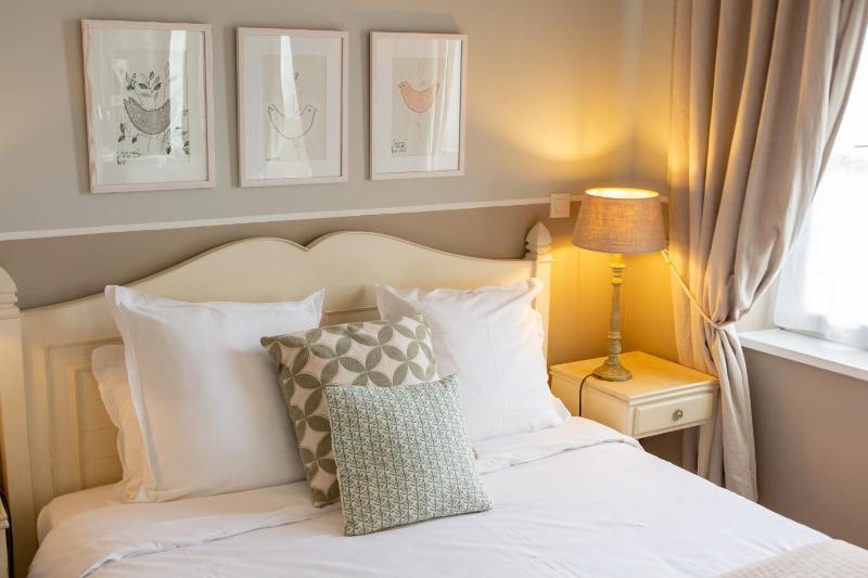 Double Room with Harbour View image 4