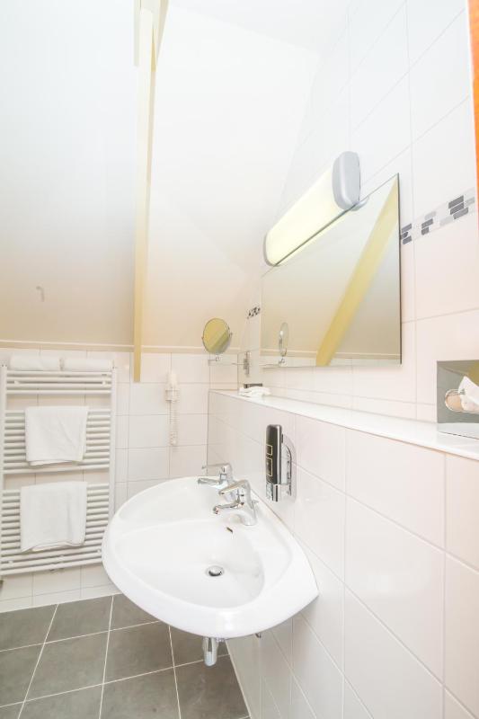 Double Room with Balcony image 4