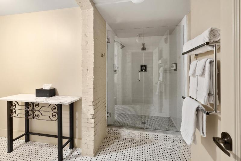 King Suite image 3