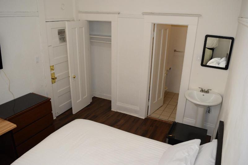 Double Room with Private Bathroom image 2