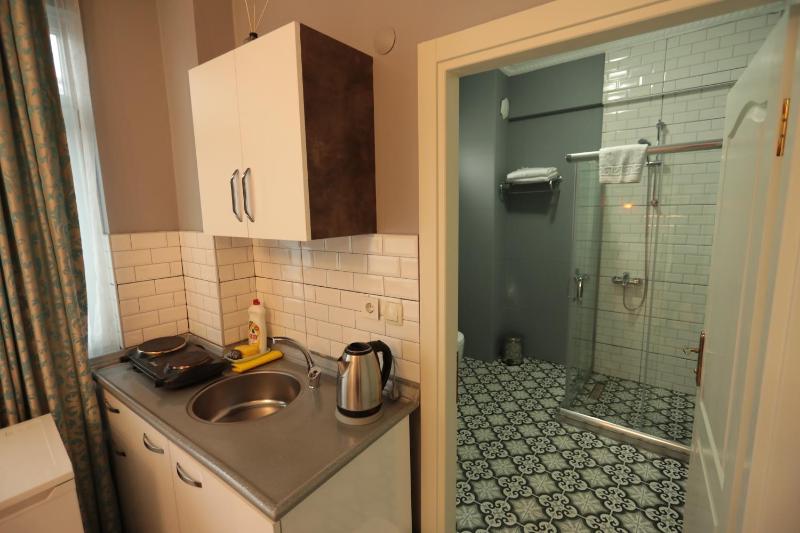 Deluxe Family Room image 3