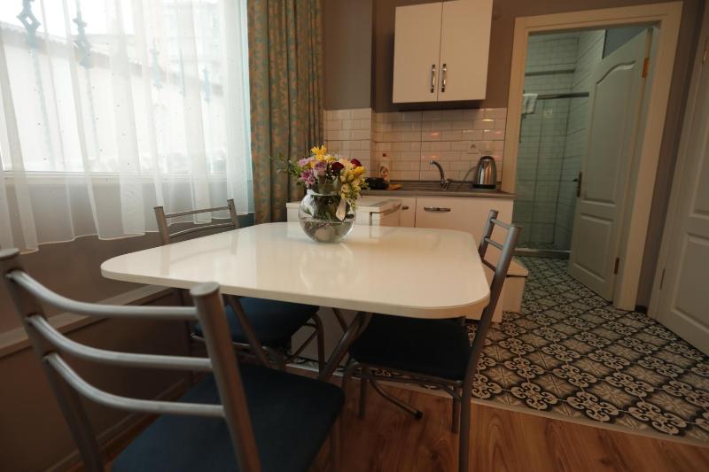 Deluxe Family Room image 4