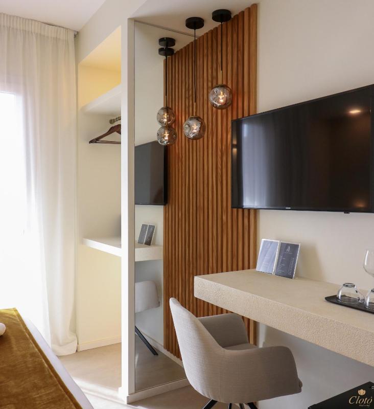 Double Room with Balcony image 3