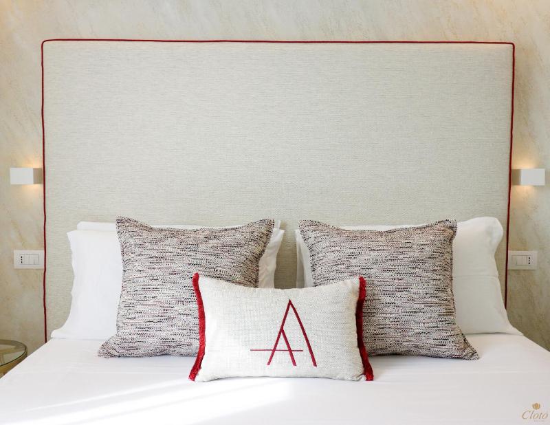 King Room image 3