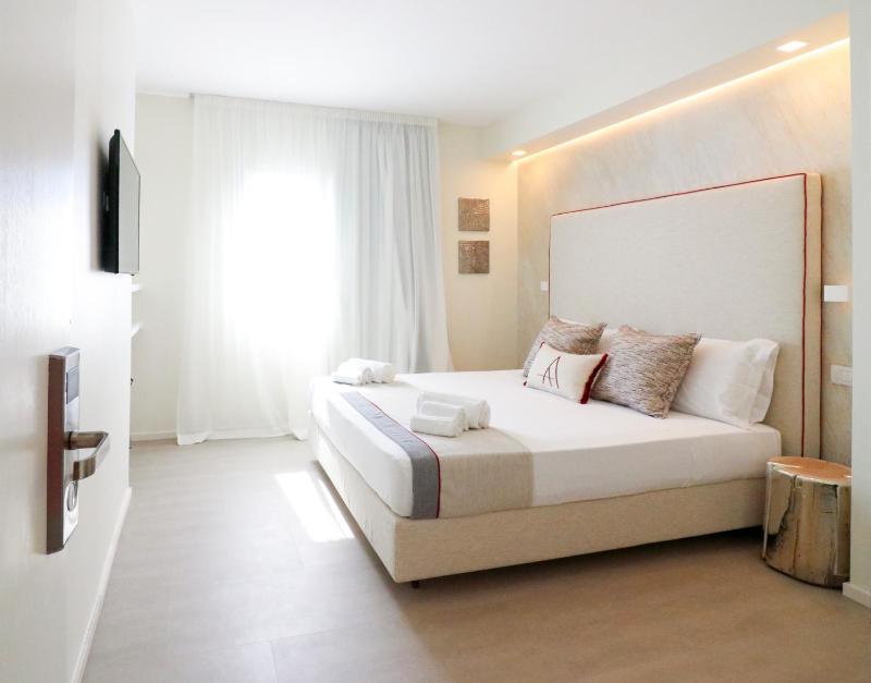 King Room image 4