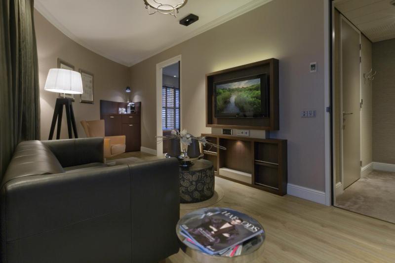Deluxe Suite image 4