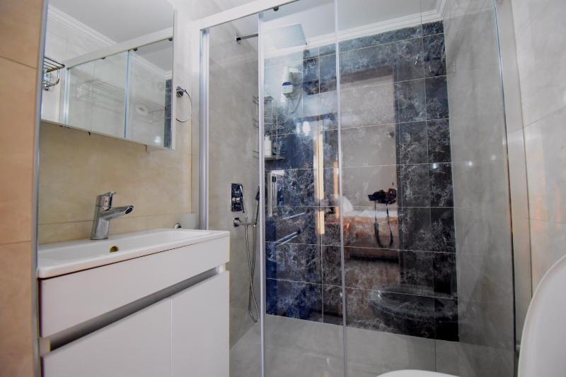 Twin Room image 1