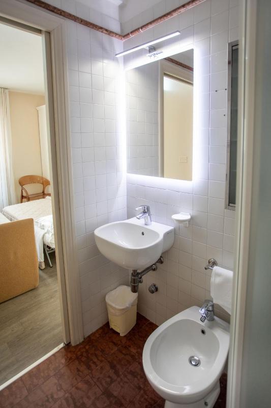 Quadruple Room image 4