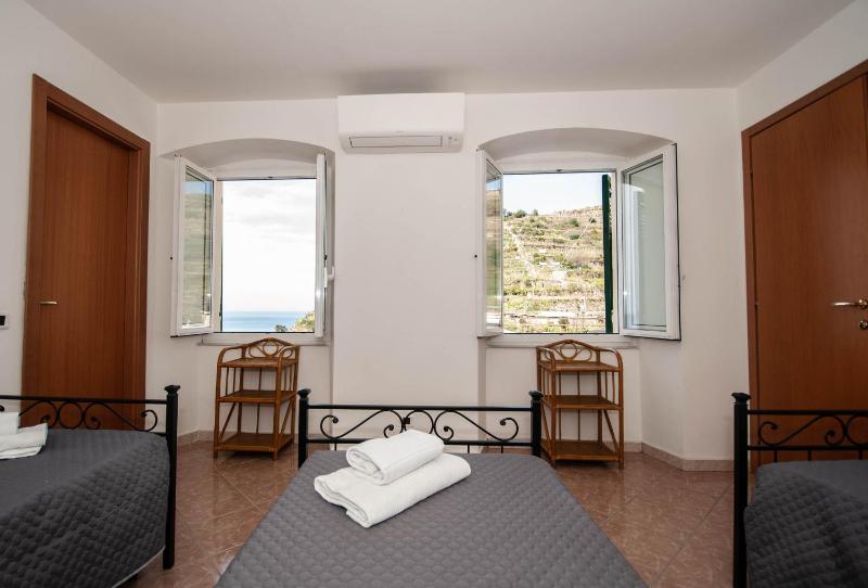 Apartment with Sea View, Via Rollandi 84 image 3