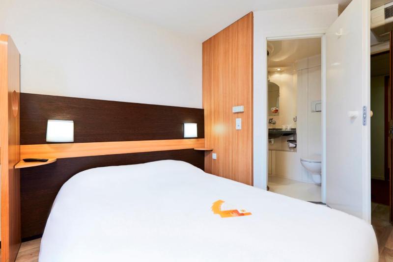 Double Room image 3