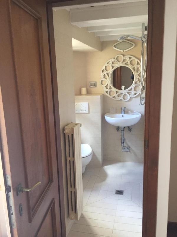 Economy Double Room image 2