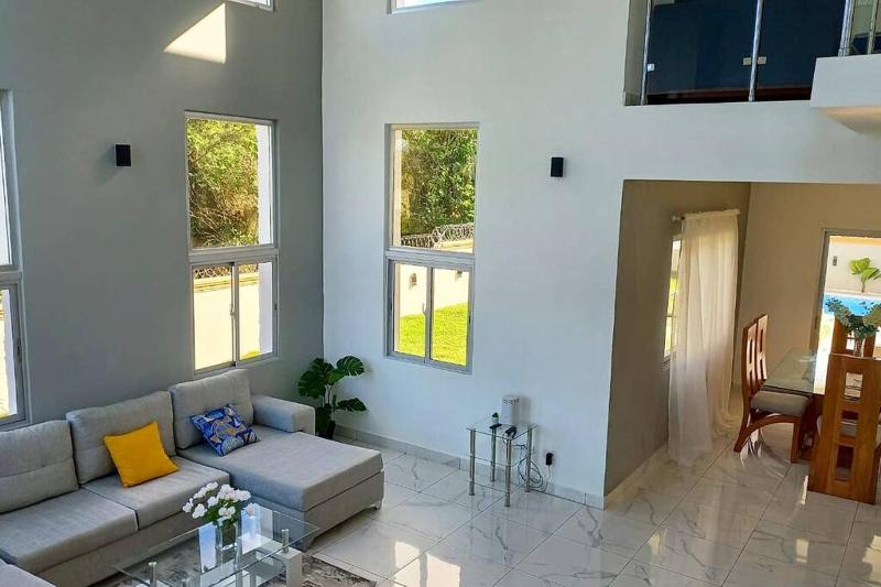5 Star Villa minutes from Airport and Beaches - image 20