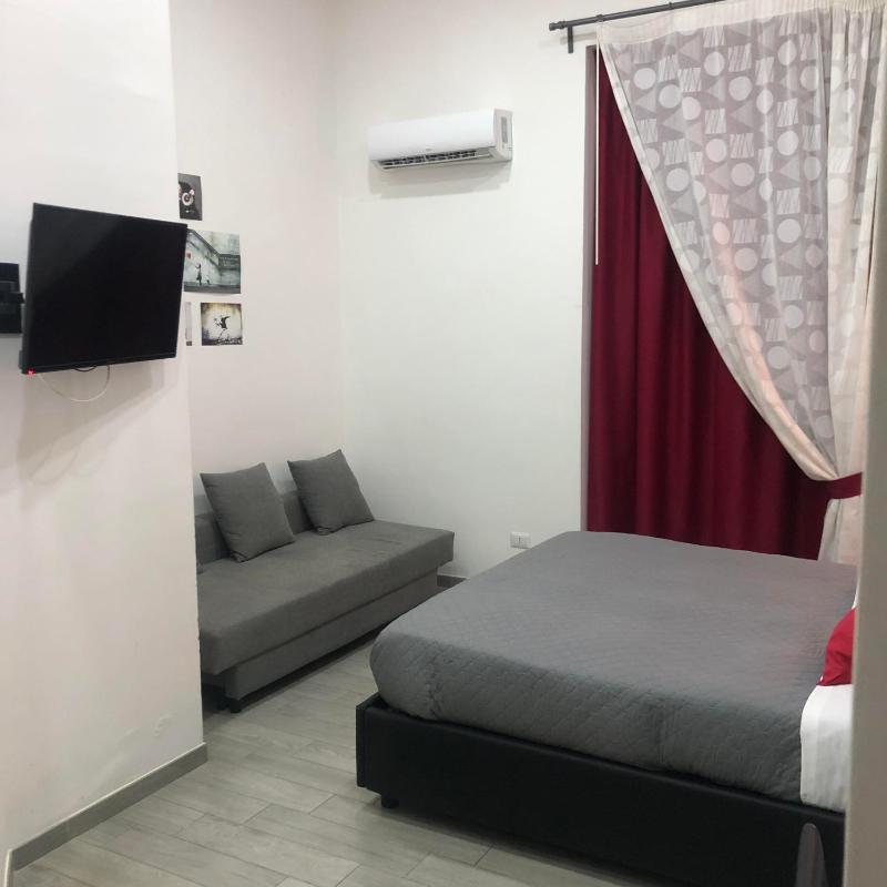 Deluxe Double Room with Balcony image 3