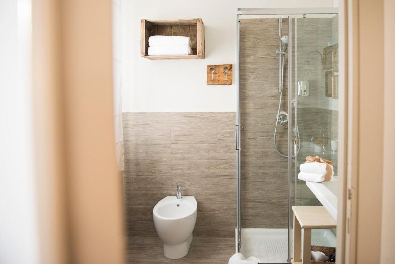 Double Room with City View image 3