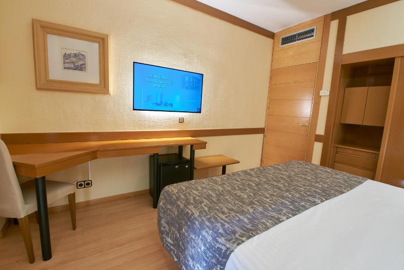 Double or Twin Room with parking included image 4