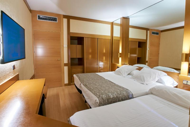 Twin Room with Extra Bed (2 Adults + 1 Child) image 1
