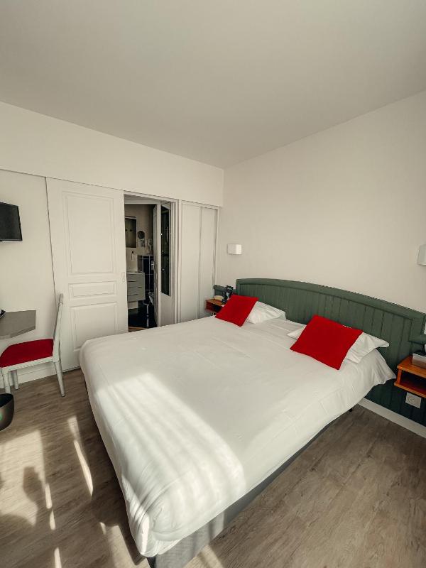 Garden Hotel Rennes Centre Gare - image 9